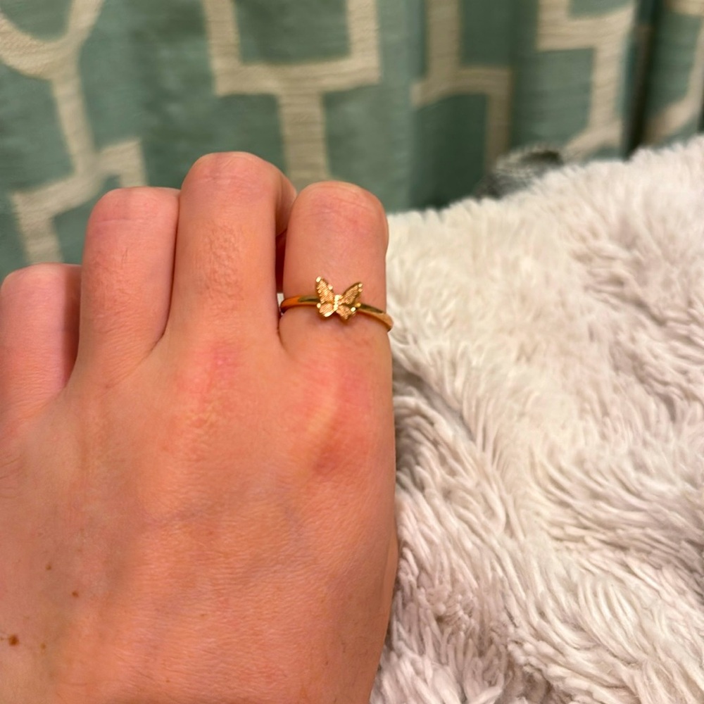 Rose gold Pura Vida butterfly ring